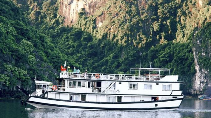 Bien Ngoc cruise boat
